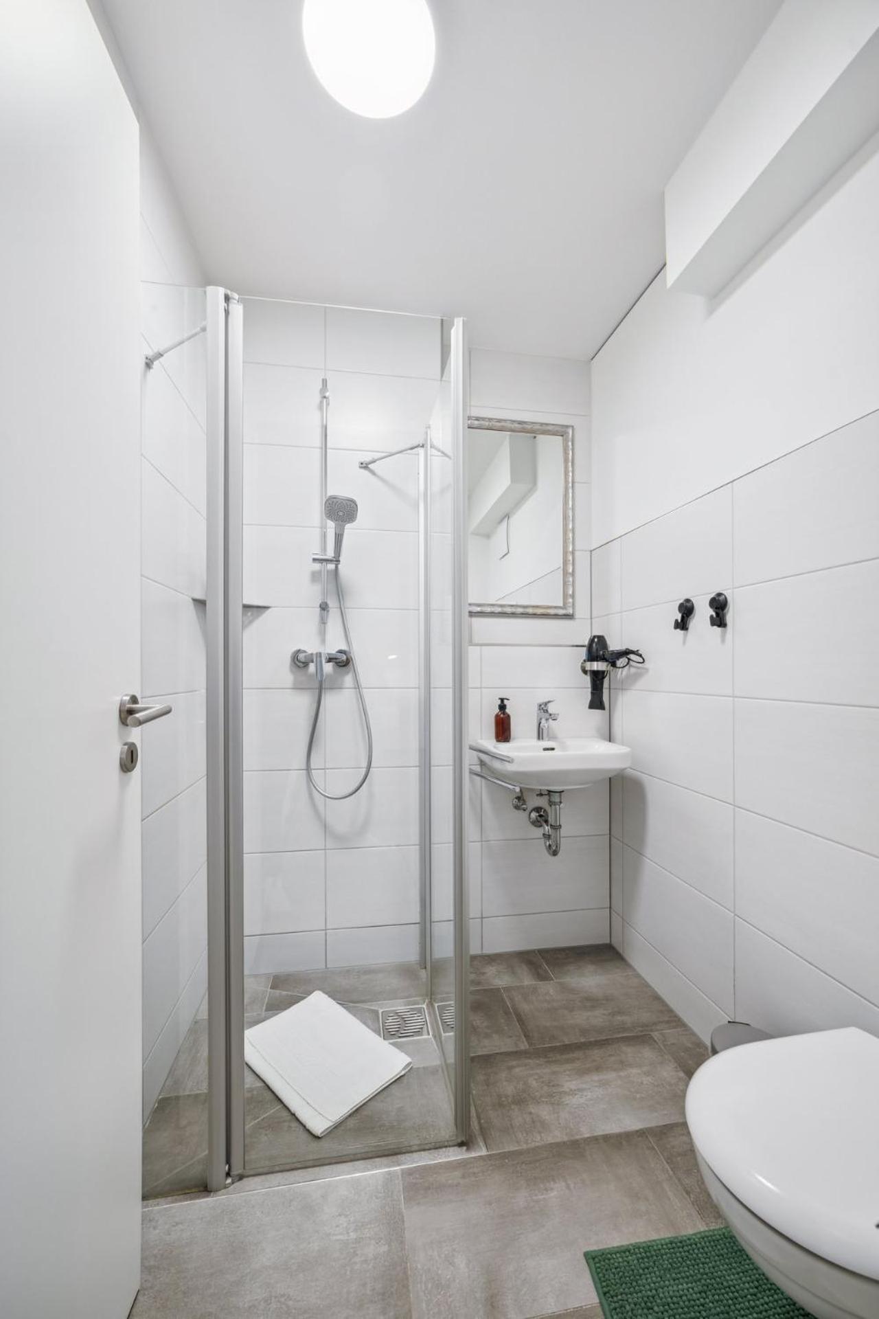 Sali Homes Elegant And Stylish Retreat In Heart Of Bayreuth, Close To River Bayreuth