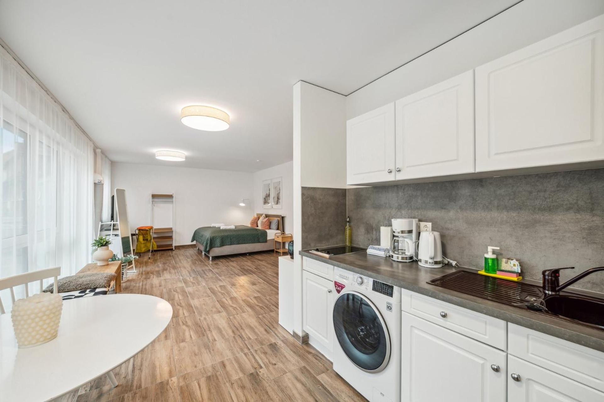 Sali Homes Elegant And Stylish Retreat In Heart Of Bayreuth, Close To River *